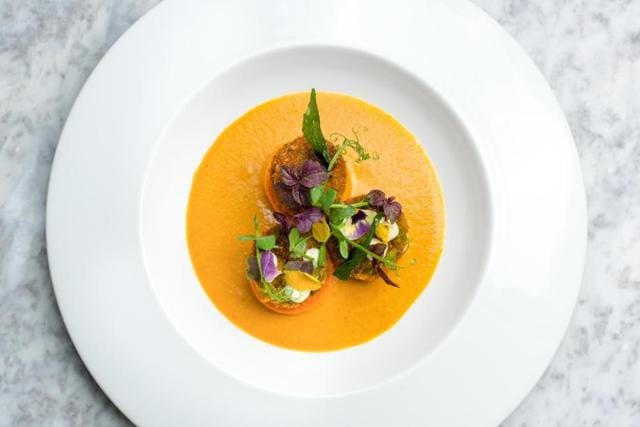 Artistic presentations using shiso leaves and pansies make vegan dishes Instagram Artistic presentations using shiso leaves and pansies make vegan dishes Instagram