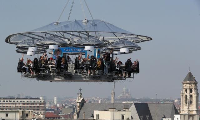 The structure is suspended from a crane at a height of fifty meters. (REUTERS) The structure is suspended from a crane at a height of fifty meters. (REUTERS)