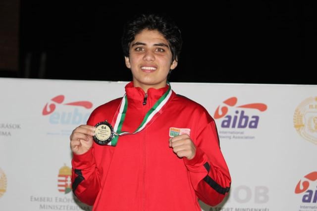 Jyoti, who hails from Rohtak’s Rurki village, has to get
₹12 lakh each for her gold medal in the 2017 youth world championship . (HT PHOTO) Jyoti, who hails from Rohtak’s Rurki village, has to get
₹12 lakh each for her gold medal in the 2017 youth world championship . (HT PHOTO)