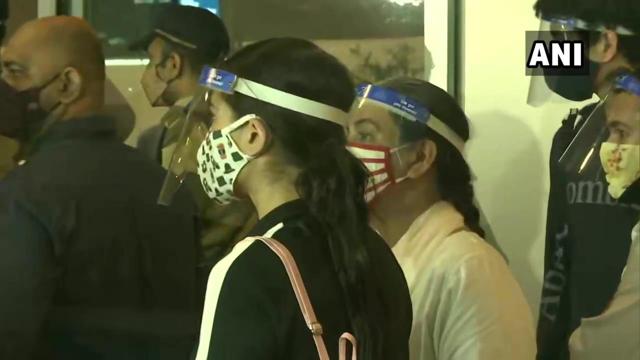 Actor Sara Ali Khan with mother Amrita Singh at Mumbai airport (Photo: ANI) Actor Sara Ali Khan with mother Amrita Singh at Mumbai airport (Photo: ANI)