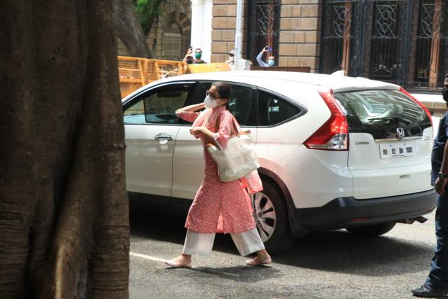 Sara arrives for questioning. (Varinder Chawla) Sara arrives for questioning. (Varinder Chawla)