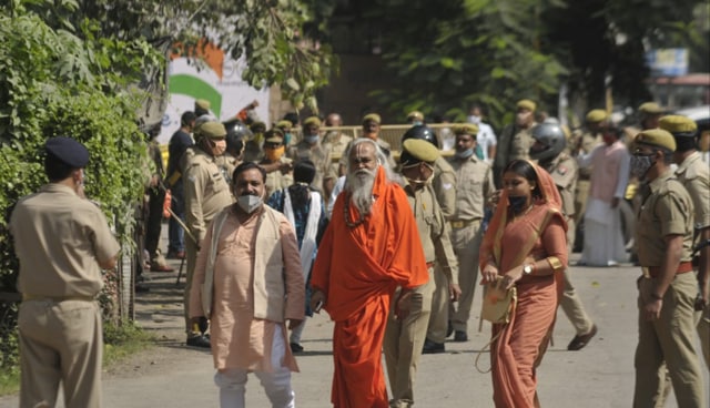 Ram Vilas Vedanti reaches at special CBI court regarding Babri Mosque demolition case in Lucknow India on Wednesday. (HT Photo) Ram Vilas Vedanti reaches at special CBI court regarding Babri Mosque demolition case in Lucknow India on Wednesday. (HT Photo)