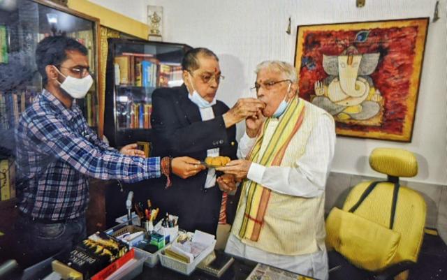 Scenes at Murli Manohar Jooshi’s residence after the verdict. (HT Photo ) Scenes at Murli Manohar Jooshi’s residence after the verdict. (HT Photo )