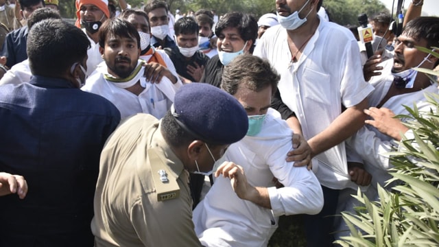 The former Congress president alleged that he was pushed to the ground and struck with a lathi by the police. (Hindustan)