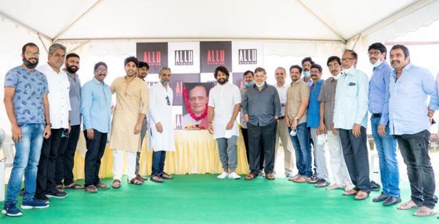 Allu Arjun with family at friends at the event where the announcement was made. Allu Arjun with family at friends at the event where the announcement was made.