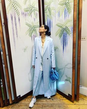Go monochrome like Sonam K Ahuja Go monochrome like Sonam K Ahuja