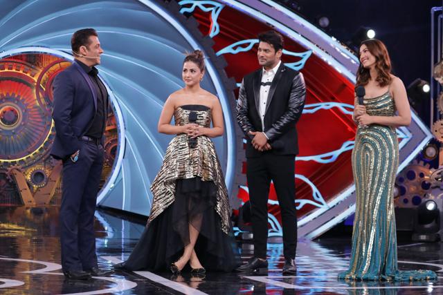 Bigg Boss 14: Former contestants Sidharth, Guahar and Hina on the stage