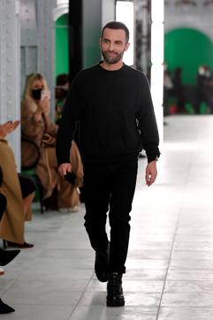 Louis Vuitton Closes Paris Fashion Week A/W19 with a Spectacular