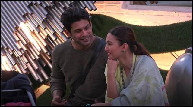 Sidharth Shukla and Gauahar have a chat in Bigg Boss house. Sidharth Shukla and Gauahar have a chat in Bigg Boss house.