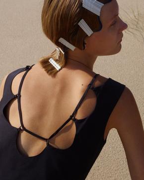 Hair clips by Dries Van Noten (Instagram) Hair clips by Dries Van Noten (Instagram)