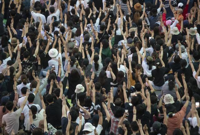 Pro-democracy protesters flash three-fingered salutes, during a protest as they occupied the main road in the central business district in Bangkok, Thailand, October 15, 2020. (AP file photo) Pro-democracy protesters flash three-fingered salutes, during a protest as they occupied the main road in the central business district in Bangkok, Thailand, October 15, 2020. (AP file photo)