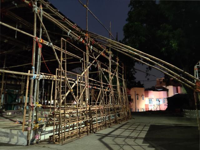 A small pandal being constructed at Kali Mandir, CR Park. (Photo: Etti Bali/HT) A small pandal being constructed at Kali Mandir, CR Park. (Photo: Etti Bali/HT)