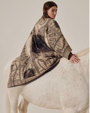 Model in Etro (Instagram) Model in Etro (Instagram)