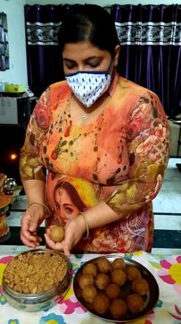 Home chefs like Amita Garg are preparing food with utmost hygiene and safety. Home chefs like Amita Garg are preparing food with utmost hygiene and safety.