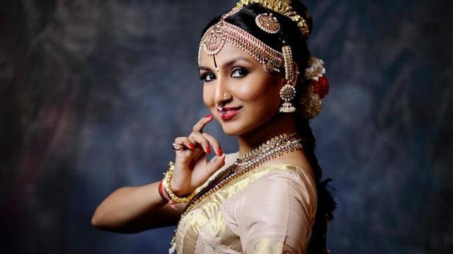 Kuchipudi dancer Bhavana Reddy wishes for adharma to end. Kuchipudi dancer Bhavana Reddy wishes for adharma to end.