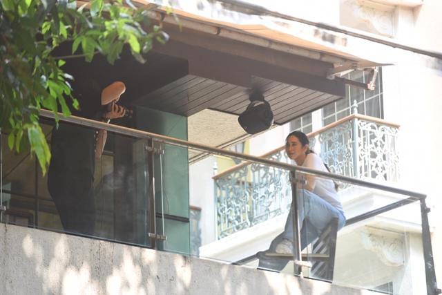 Karisma Kapoor poses for the camera. (Varinder Chawla) Karisma Kapoor poses for the camera. (Varinder Chawla)
