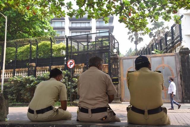 Shah Rukh Khan's home Mannat bears a deserted look on his birthday after  actor's request to his fans | Bollywood - Hindustan Times