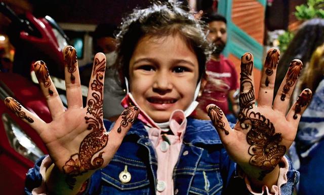 A girl delighted by the mehendi art on her palms at Ghumar Mandi in Ludhiana on Monday. (Harsimar Pal Singh/HT) A girl delighted by the mehendi art on her palms at Ghumar Mandi in Ludhiana on Monday. (Harsimar Pal Singh/HT)