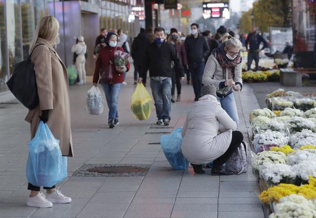 People buy flowers, after Poland's government closed all cemeteries in an attempt to curb the spread of COVID-19, in Warsaw, Poland. (AP) People buy flowers, after Poland's government closed all cemeteries in an attempt to curb the spread of COVID-19, in Warsaw, Poland. (AP)