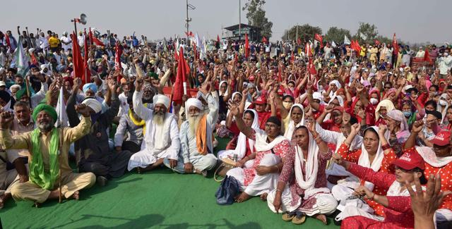 A large number of women also participated in the protests. (GURPREET SINGH/HT)