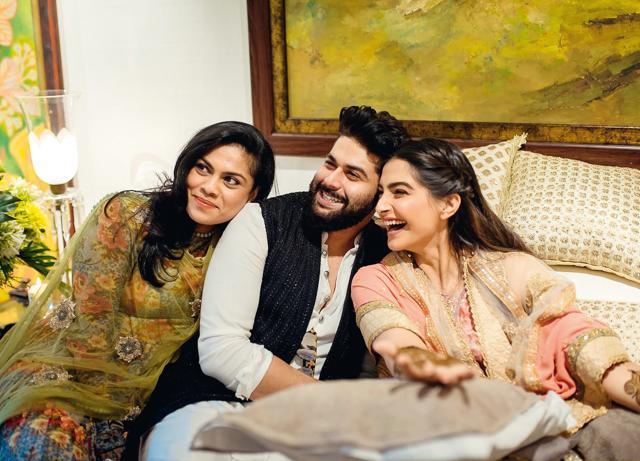 Samyukta Nair and designer Kunal Rawal at Sonam’s mehndi ceremony in 2018 Samyukta Nair and designer Kunal Rawal at Sonam’s mehndi ceremony in 2018