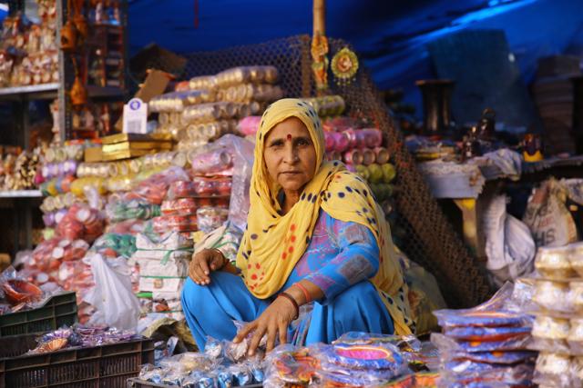 Diwali 2020 Sarojini Nagar Potters Wait For Shoppers To Go Vocalforlocal Latest News Delhi Hindustan Times