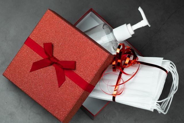 It’s not just fragrant sanitisers that pack as a thoughtful gifting idea, foot-operated sanitiser dispensers are winners too (Photo: Shutterstock) It’s not just fragrant sanitisers that pack as a thoughtful gifting idea, foot-operated sanitiser dispensers are winners too (Photo: Shutterstock)
