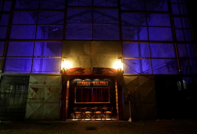 Chairs are prepared for spectators to view a theatre performance by an artistic group Cirk La Putyka called "Culture take-away window", amid the coronavirus disease (COVID-19) outbreak, in Prague, Czech Republic. (REUTERS) Chairs are prepared for spectators to view a theatre performance by an artistic group Cirk La Putyka called "Culture take-away window", amid the coronavirus disease (COVID-19) outbreak, in Prague, Czech Republic. (REUTERS)