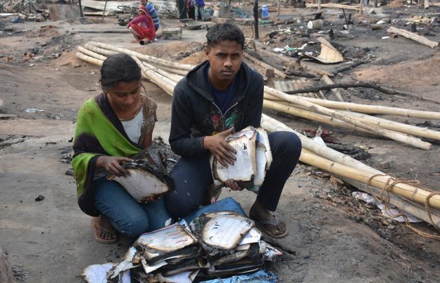 Children with their books damaged by the fire. (Sant Arora/HT) Children with their books damaged by the fire. (Sant Arora/HT)
