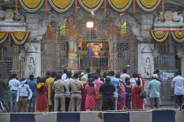 People gather at Mahalakshmi Temple near Sarasbag, Pune. (HT photo) People gather at Mahalakshmi Temple near Sarasbag, Pune. (HT photo)