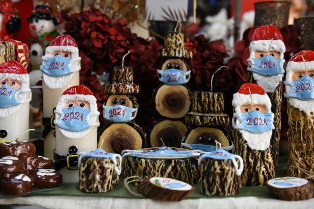 Christmas candles depicting Santa Claus wearing a protective mask are displayed at the shop of candlemaker Alexis Gerakis, as the COVID-19 pandemic continues, in Thessaloniki, Greece. (REUTERS) Christmas candles depicting Santa Claus wearing a protective mask are displayed at the shop of candlemaker Alexis Gerakis, as the COVID-19 pandemic continues, in Thessaloniki, Greece. (REUTERS)