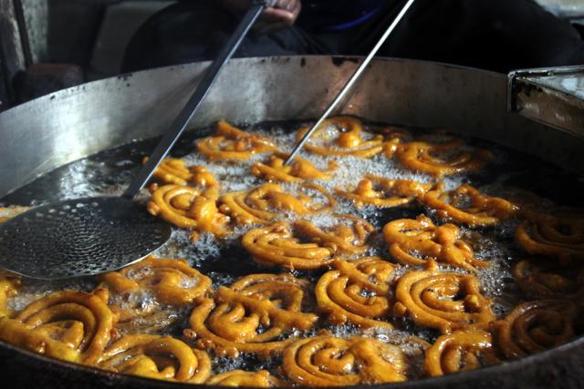 Delhiites often head out for a glass of warm milk with piping hot jalebis during winters. (Photo: Shivam Saxena/HT) Delhiites often head out for a glass of warm milk with piping hot jalebis during winters. (Photo: Shivam Saxena/HT)