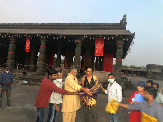 Sonu Sood with Acharya’s team. Sonu Sood with Acharya’s team.