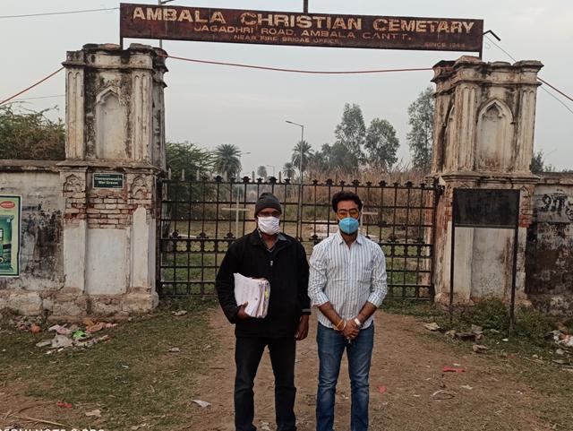 Shubham Malik (right) of the archaeology department at the cemetery. (HT Photo) Shubham Malik (right) of the archaeology department at the cemetery. (HT Photo)