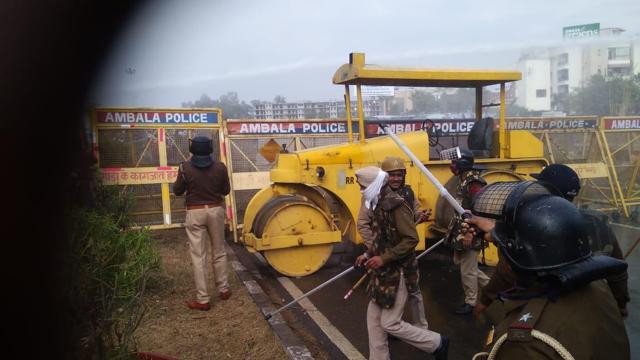 Police at Ambala take positions to stop agitating farmers. (Sant Arora/HT photos) Police at Ambala take positions to stop agitating farmers. (Sant Arora/HT photos)