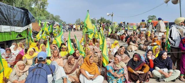 BKU (Ekta-Ugrahan) activists at Doomwali barrier on Bathinda-Sirsa border hold peaceful protests under the leadership of union vice president Jhanda Singh Jethuke. (Sunil Rahar/HT Photos) BKU (Ekta-Ugrahan) activists at Doomwali barrier on Bathinda-Sirsa border hold peaceful protests under the leadership of union vice president Jhanda Singh Jethuke. (Sunil Rahar/HT Photos)