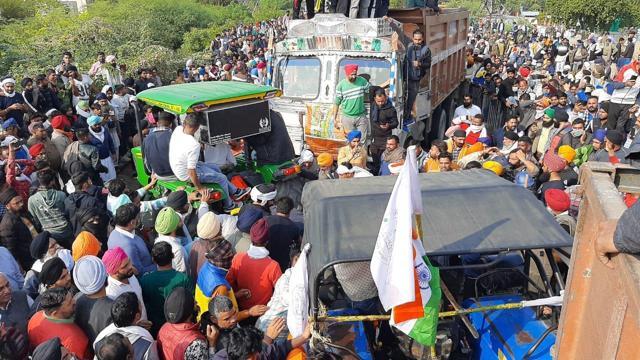 Punjab farmers have entered Haryana from Sadopur/Lalru border from the the Ambala-Chandigarh expressway. (Neeraj/HT Photos) Punjab farmers have entered Haryana from Sadopur/Lalru border from the the Ambala-Chandigarh expressway. (Neeraj/HT Photos)