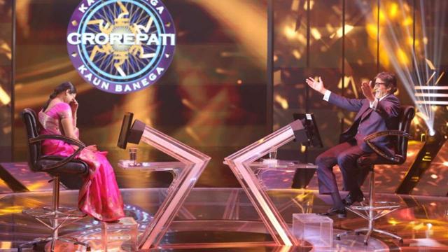 Anupa Das on the sets of Kaun Banega Crorepati with Amitabh Bachchan. Anupa Das on the sets of Kaun Banega Crorepati with Amitabh Bachchan.