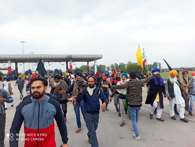 Punjab farmers enter Haryana from Shambhu border. (Bhavey Nagpal/HT Photos) Punjab farmers enter Haryana from Shambhu border. (Bhavey Nagpal/HT Photos)