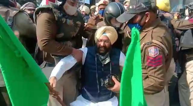 Parminder Singh Dhindsa, SAD leader, was also arrested by police. (G Nibber/Hindustan Times) Parminder Singh Dhindsa, SAD leader, was also arrested by police. (G Nibber/Hindustan Times)