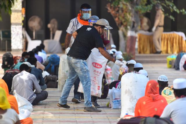People sit in rows as essentials are distributed to them. (Photo: Sanchit Khanna/HT ) People sit in rows as essentials are distributed to them. (Photo: Sanchit Khanna/HT )