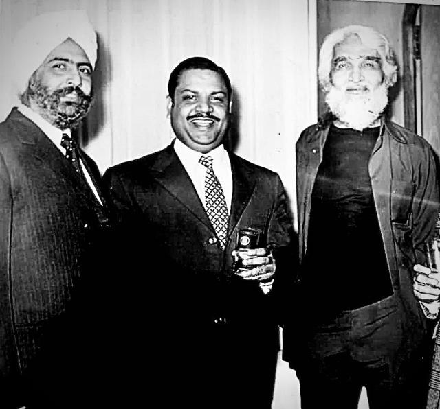 MF Husian at an exhibition organised by Butalia. Inaugurated by the then vice president of India, Dr. Zakir Hussain. MF Husian at an exhibition organised by Butalia. Inaugurated by the then vice president of India, Dr. Zakir Hussain.