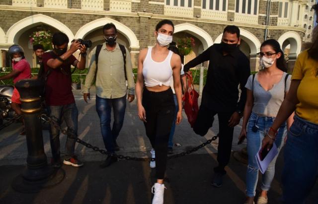 Deepika Padukone leaves for Alibaug. Deepika Padukone leaves for Alibaug.