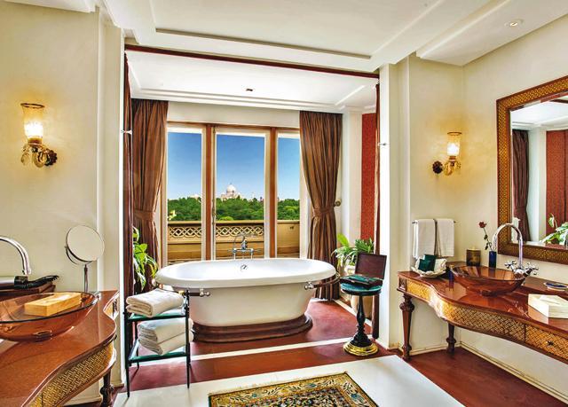 The bathroom at Oberoi Amarvilas has glass windows that let you gaze at the monument The bathroom at Oberoi Amarvilas has glass windows that let you gaze at the monument