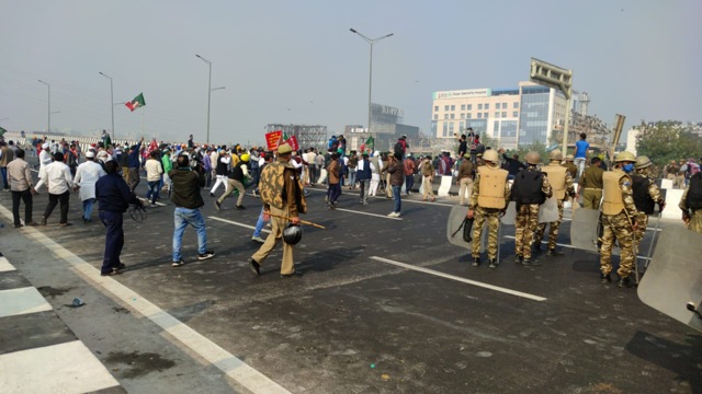 Protesters block Delhi-Meerut expressway at Ghazipur (HT Photos/Karn Singh)