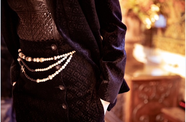 A model sports Chanel’s signature pearls (Photo: Chanel)