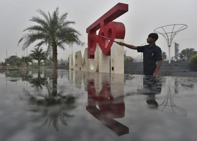 Rain in the early hours of Friday till 8.30am was 3mm in south Mumbai and 0.2mm in the suburbs (Satyabrata Tripathy/HT photo) Rain in the early hours of Friday till 8.30am was 3mm in south Mumbai and 0.2mm in the suburbs (Satyabrata Tripathy/HT photo)