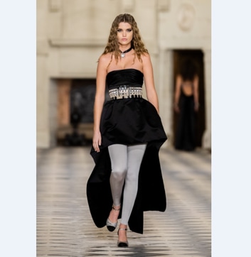 An off-shoulder dress with Le Château des Dames motif recreated on the waist (Photo: Chanel )