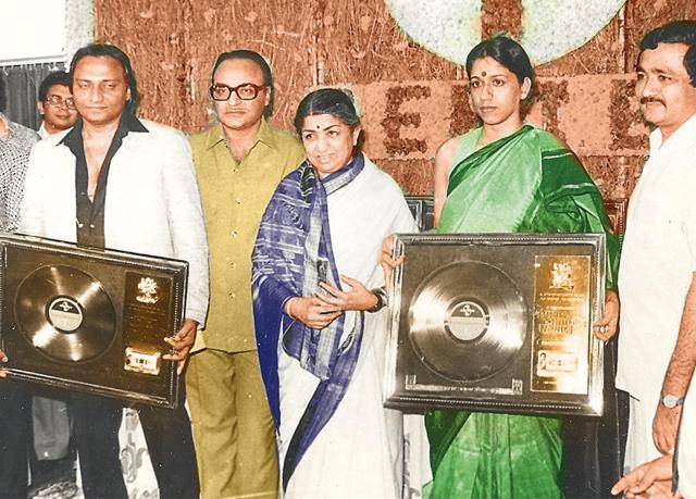 Attending the platinum disc event of the film Pyar Jhukta Nahin, with Lata Mangeshkar Attending the platinum disc event of the film Pyar Jhukta Nahin, with Lata Mangeshkar