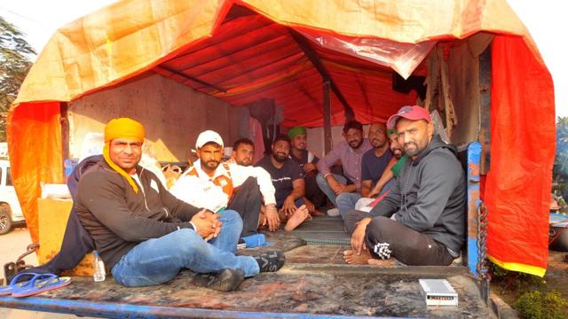Sukha Bhandal (saffron turban) (Ravi Kumar/HT) Sukha Bhandal (saffron turban) (Ravi Kumar/HT)